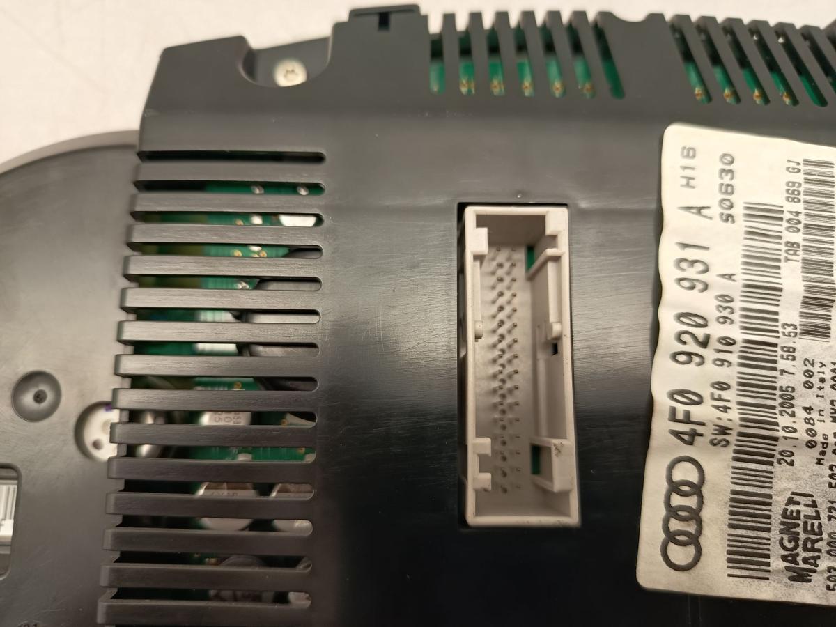 Audi A6 4F original Kombiinstrument Tacho 2.4l 130kW Benzin 4F0920931A Bj 2006