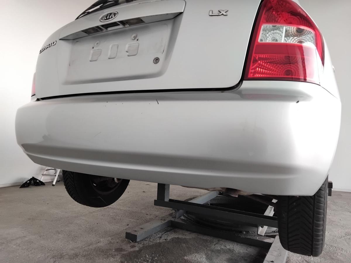 Kia Cerato FE orig Stossf&auml;nger Sto&szlig;stange hinten 5t&uuml;rig Steilheck BJ2006 6C clear silver