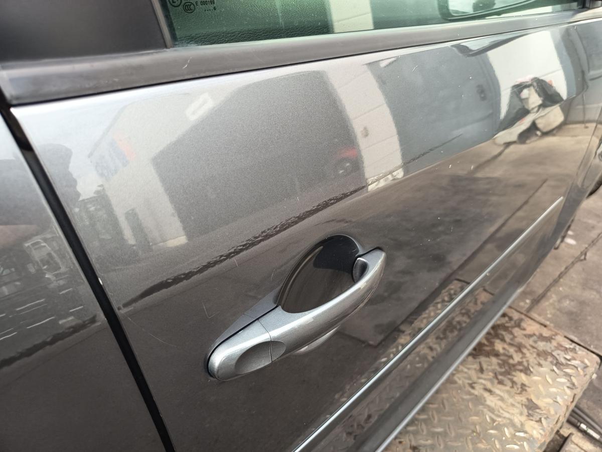 VW Touran 1T original T&uuml;r vorn rechts Beifahrer Rohbau D7X Platingrau Bj 2006