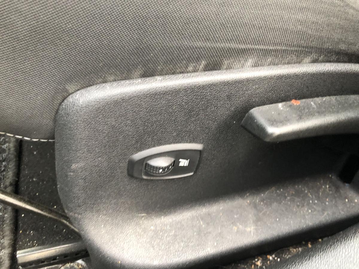 Renault Megane III 3 Sitz vorn links Fahrersitz Stoff mit Heizung Stoffsitz