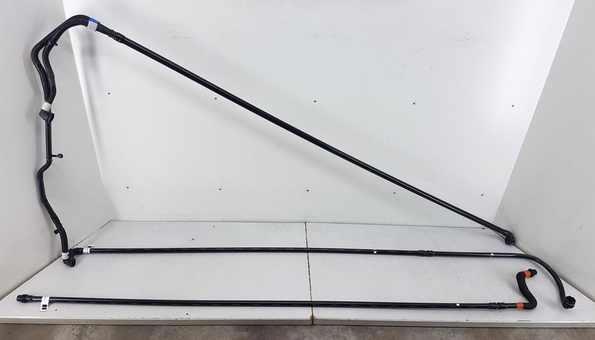 Tesla Model Y K&uuml;hlwasserrohr HV Batterie Bj2025 RWD Heckantrieb 1631599-00-D