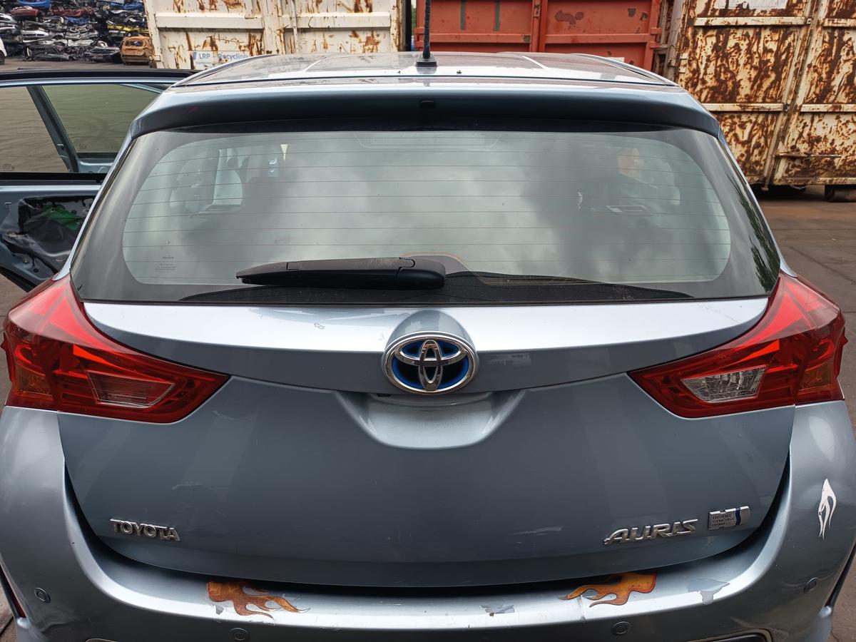 Toyota Auris E18 Limo original Heckklappe mit Scheibe 8N0 Arktisblau Bj2013