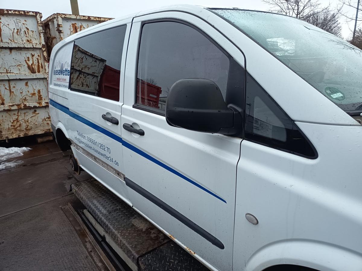 Mercedes Vito W639 original T&uuml;r vorn rechts Beifahrer 9147 Arktiswei&szlig; Bj 2007