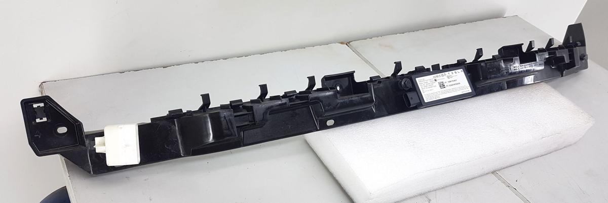 Tesla Model Y Halter Sto&szlig;stange hinten mitte Bj2022 1494045-00-E