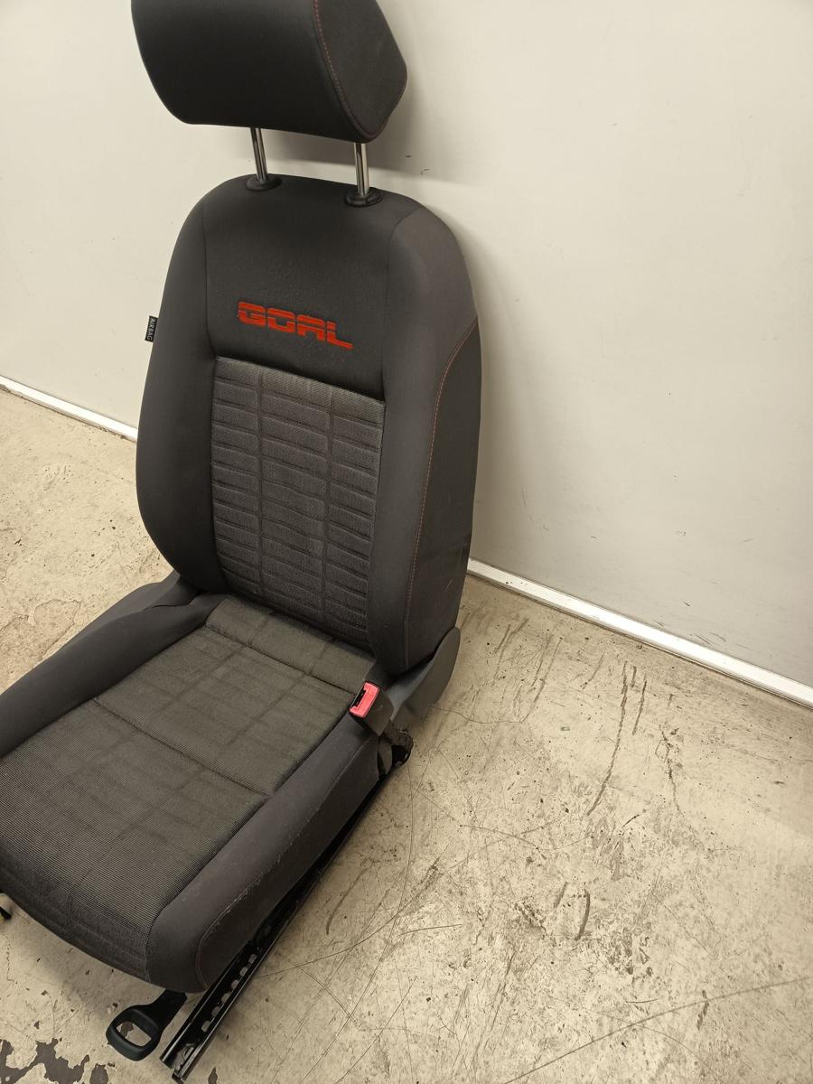 VW Golf V 5 1K Bj 2006 original Sitz vorn rechts Beifahrersitz 1K44881106FR 5TRG