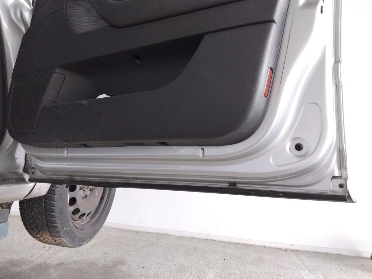 Audi A3 8P Sportback Tür vorn rechts Beifahrertür lichtsilber LY7W 5türig BJ2006