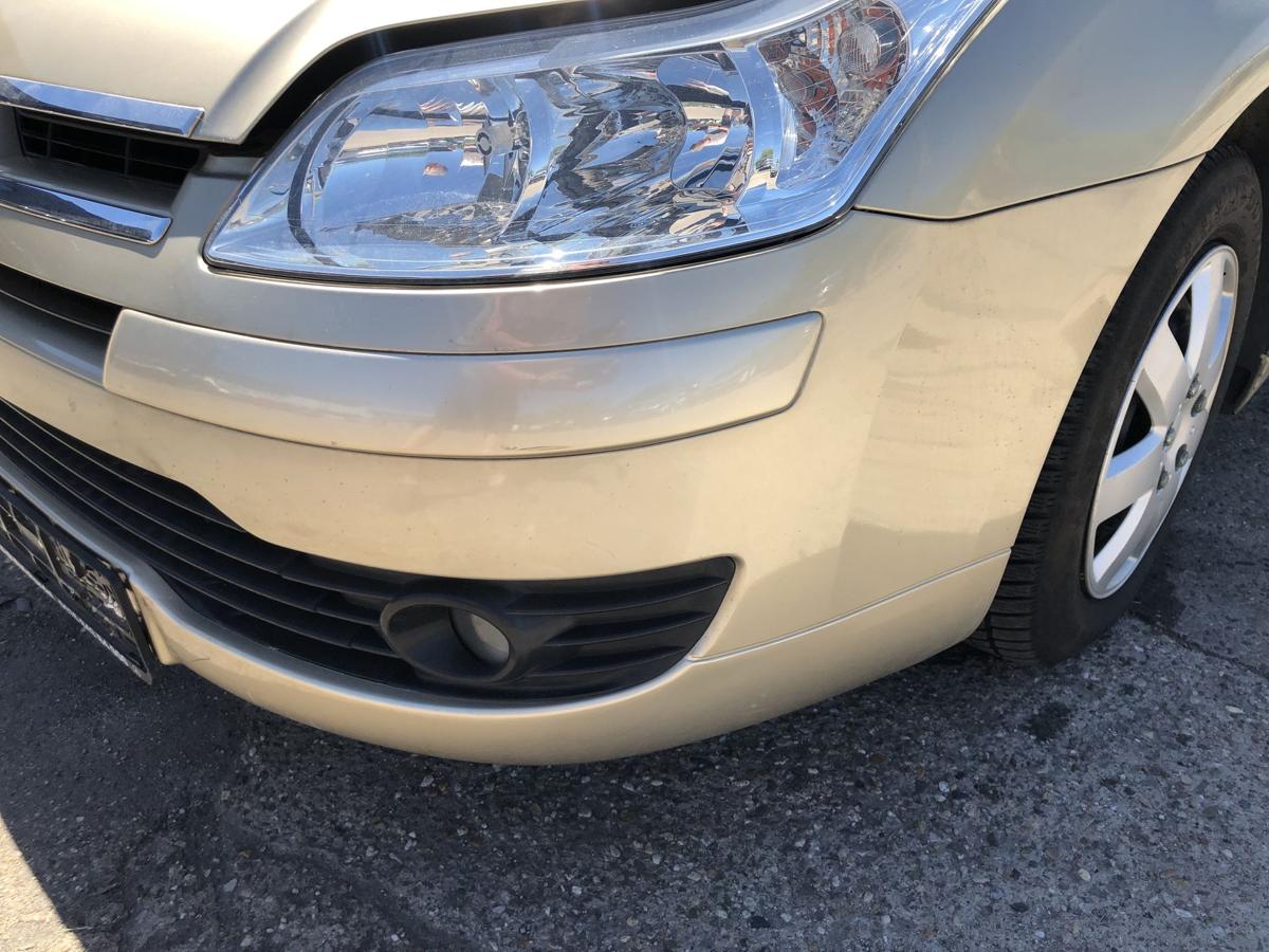 Citroen C4 Typ L Sto&szlig;f&auml;nger vorn Frontsch&uuml;rze mit Nebel Besch&auml;digt KCW gold