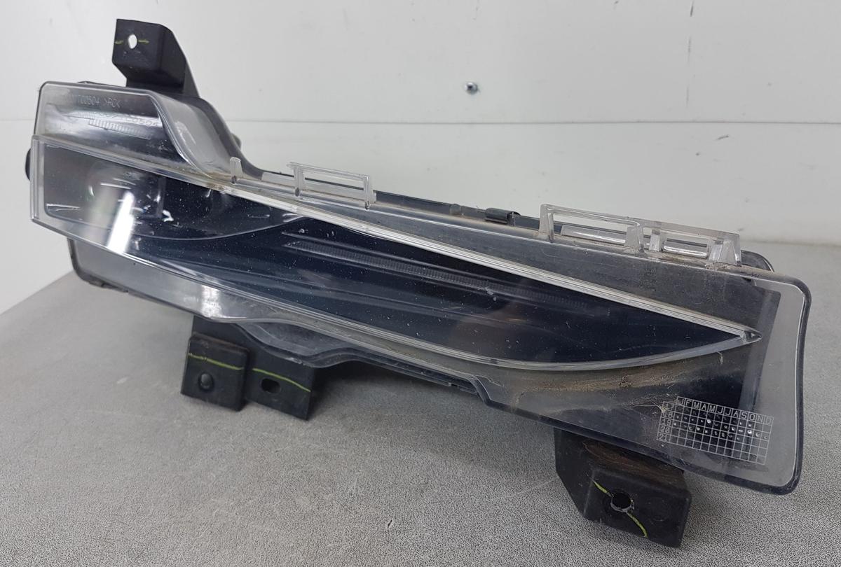 Tesla Model 3 Nebelscheinwerfer rechts Bj2019 1077396-00-D