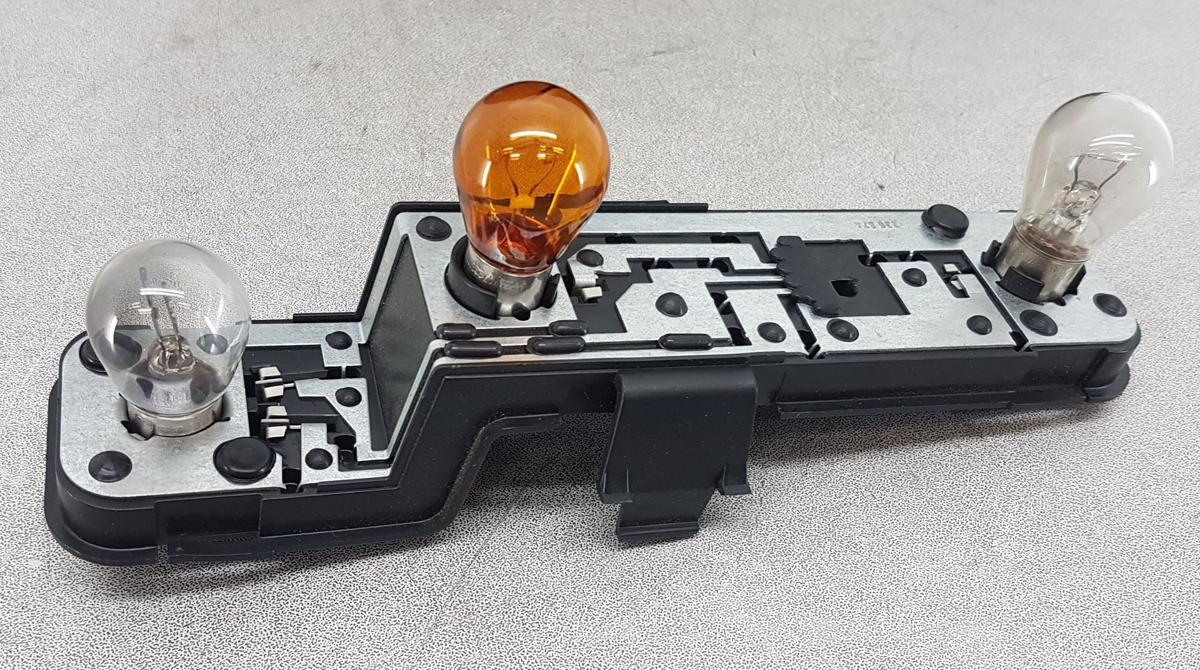 Nissan Almera N16 Rückleuchte Rücklicht rechts Bj2001 5 Türig Modell bis 2002