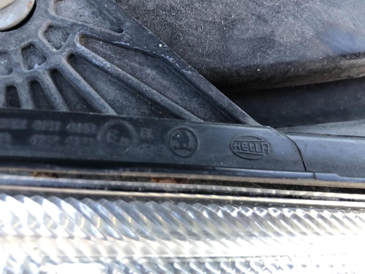 Skoda Fabia 5J Scheinwerfer rechts Bi Halogen mit Linse Hella bis 2010 OEM