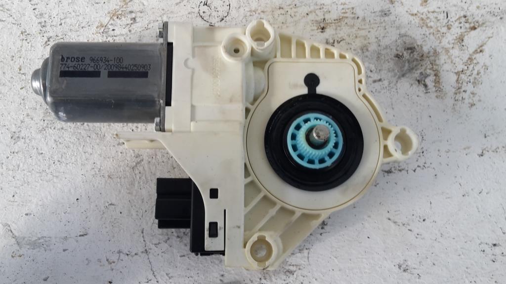 Audi A4 B8 8K Bj.08 original Fensterhebermotor vorn rechts 8K0959802