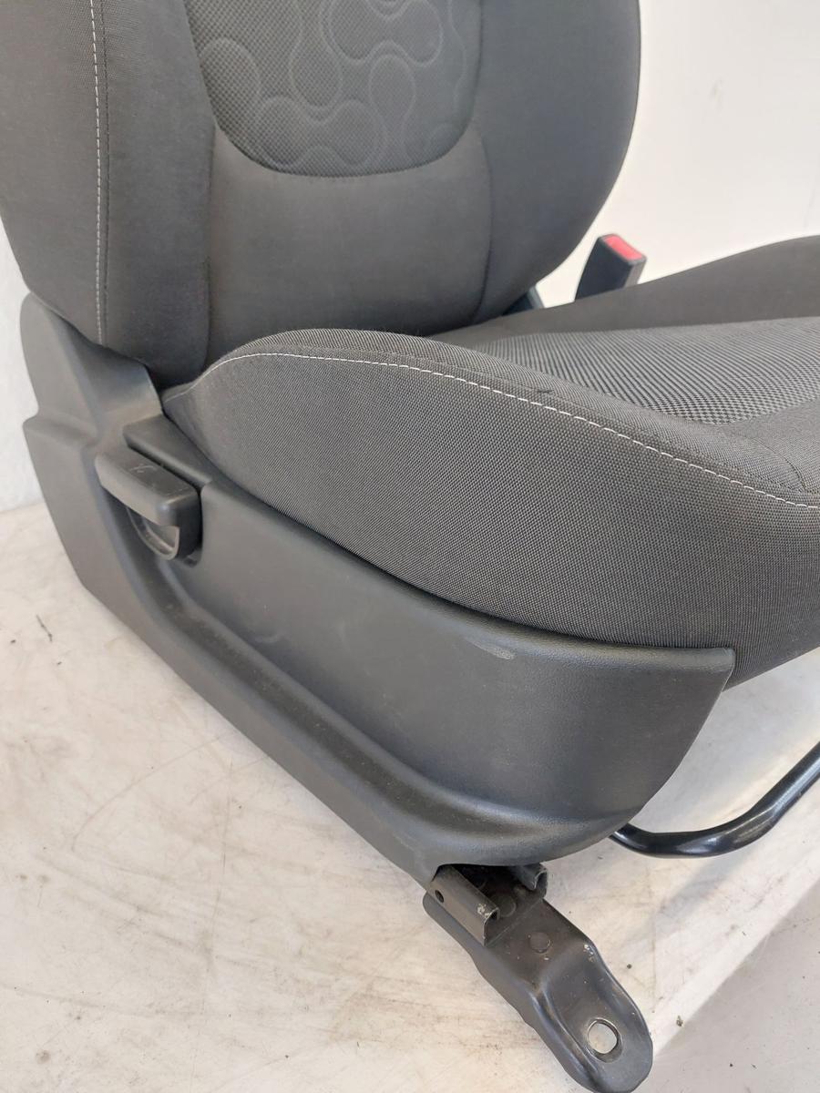 Hyundai i20 PB Sitz vorn rechts Beifahrersitz Stoff mit Heizung Autositz 5 türer