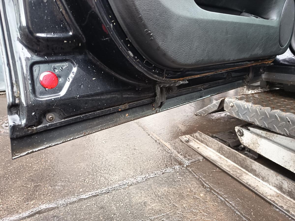 VW Passat 3BG original T&uuml;r vorn links Fahrer C9Z Black Magic Bj 2003