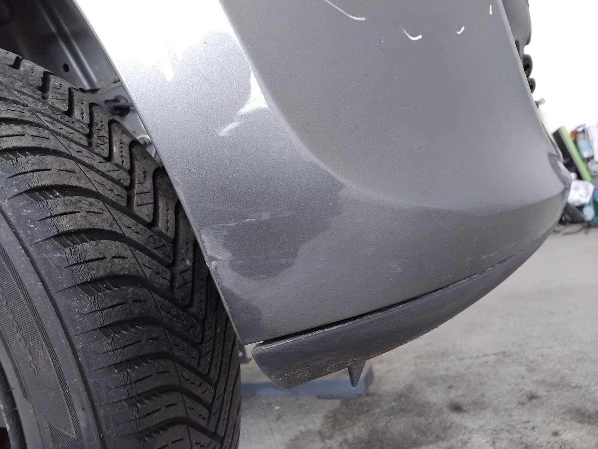 Renault Twingo 3 original Sto&szlig;stange Stossf&auml;nger vorn besch&auml;digt BJ2018