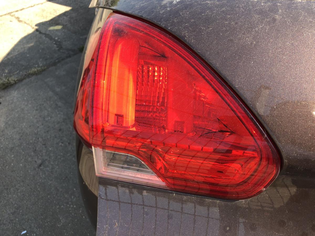 Peugeot 2008 I CU Rückleuchte innen links Innenteil Heckklappe bis 2016