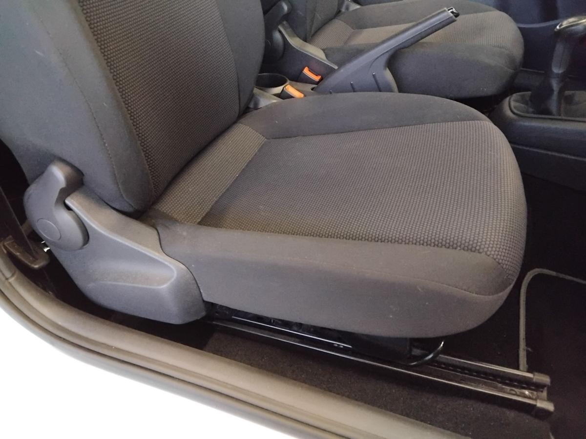 Skoda Citigo orig.Sitz vorn rechts Beifahrersitz Stoff dunkelgrau 3-t&uuml;rig BJ2012