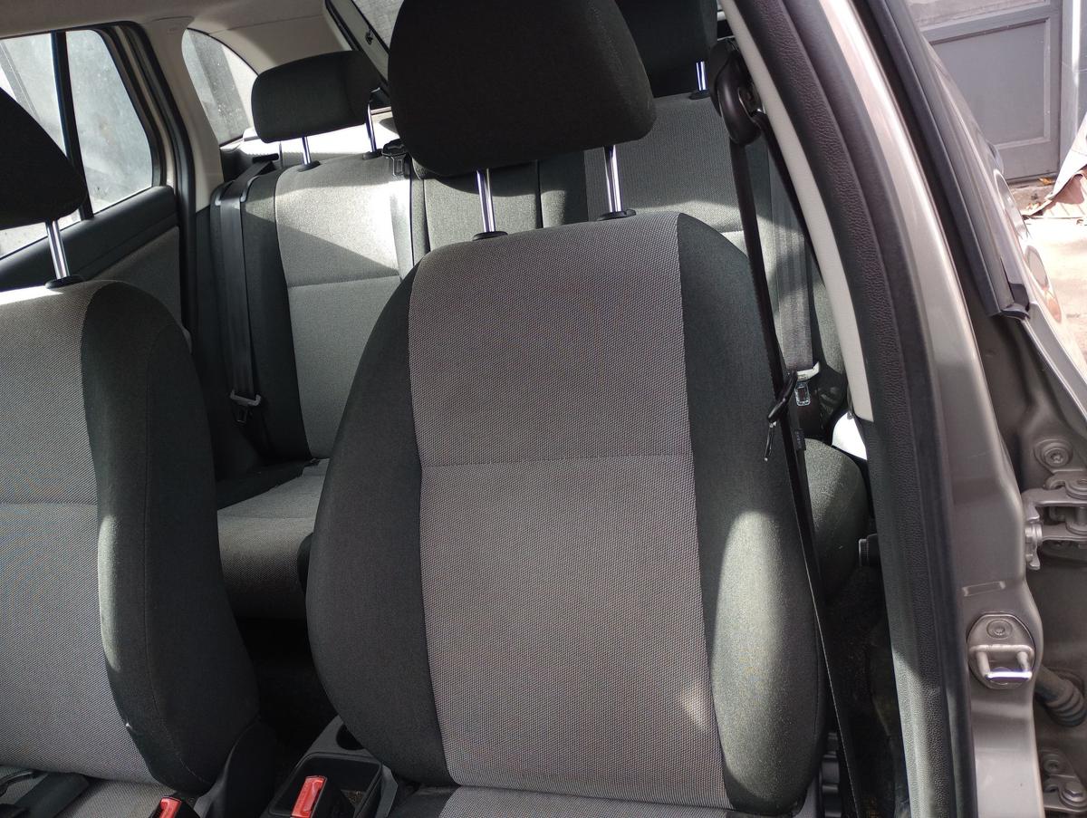 Skoda Fabia II 5J Kombi orig Sitz vorne links Fahrersitz Stoff Bj 2010