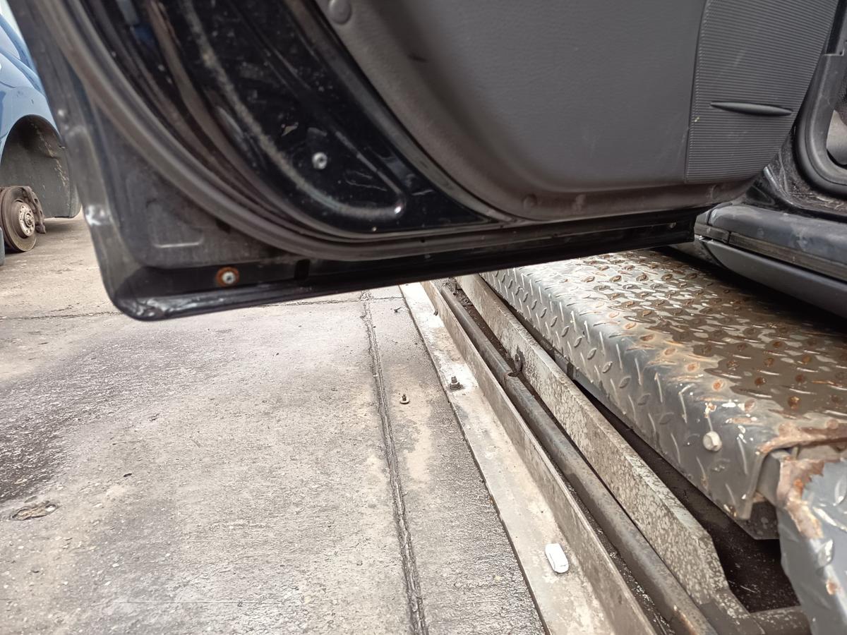 Volvo V70 II original Tür hinten links Fond 452 Saphirschwarz Bj 2005