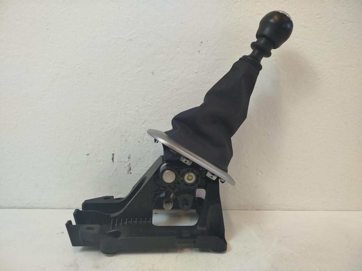 Toyota Yaris XP13 Schalthebel mit Lagerbock 6-Gan