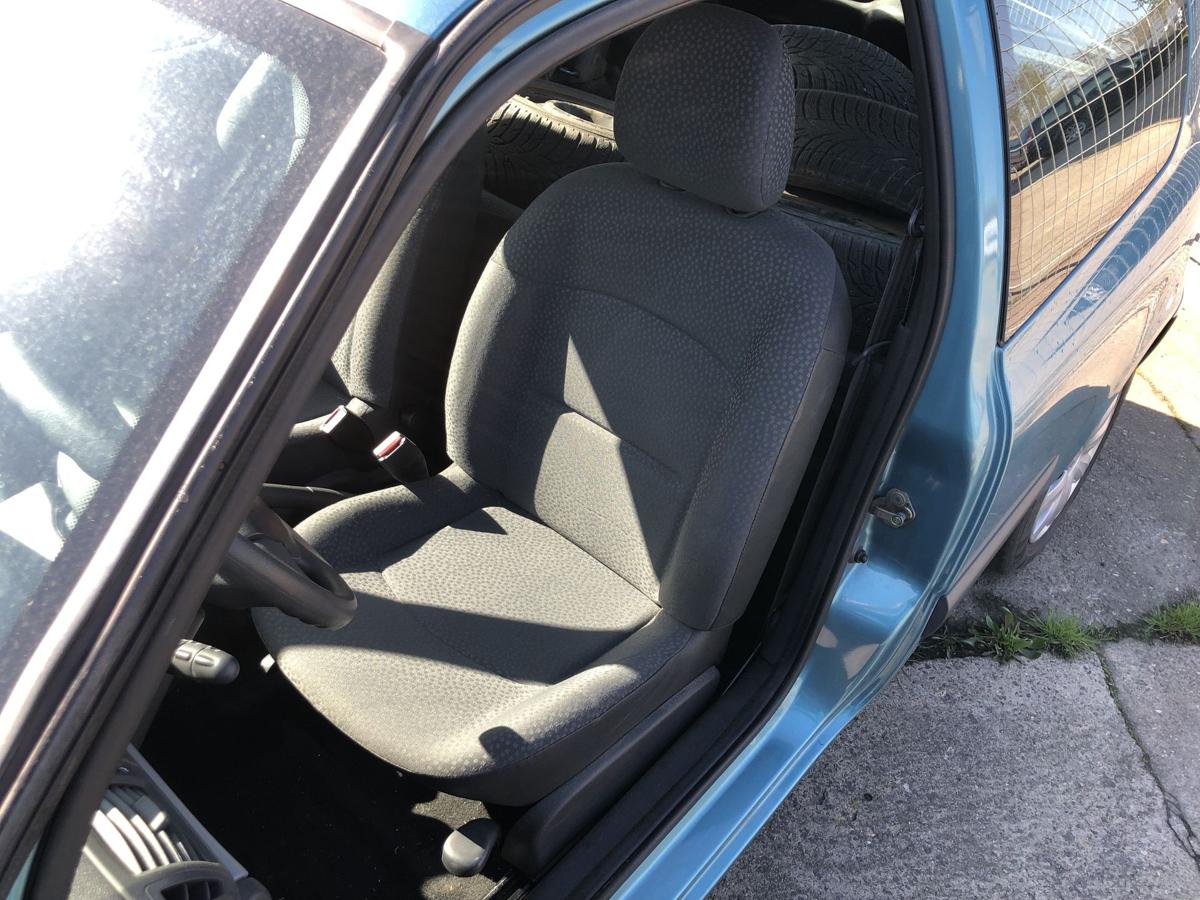 Renault Clio II 2 Campus Sitz vorn links Fahrersitz nur f&uuml;r 3 t&uuml;rer Stoffsitz