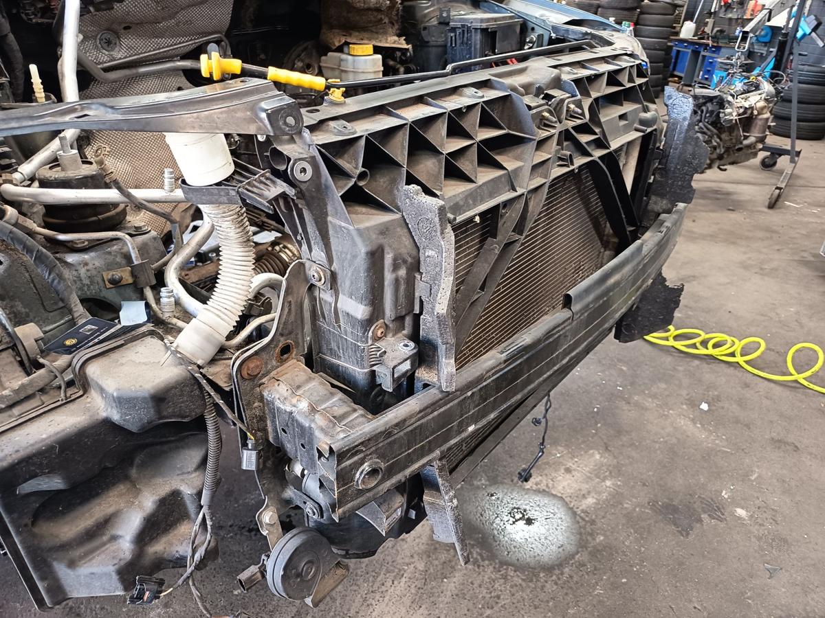 Skoda Fabia III original Schlo&szlig;tr&auml;ger vorn Frontmittelteil mit K&uuml;hlerpaket Bj 15