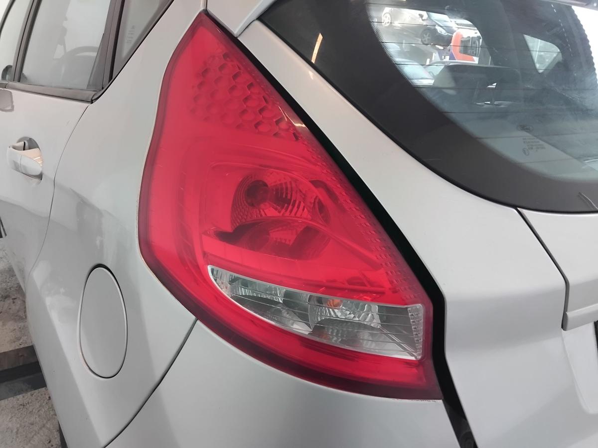 Ford Fiesta JA8 original R&uuml;ckleuchte Heckleuchte links BJ2009