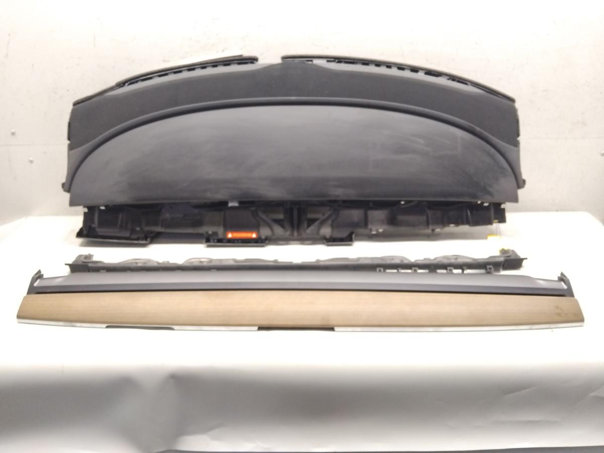 Tesla Model Y orig Armaturenbrett Cockpit schwarz mit Holzdekorleisten BJ2023