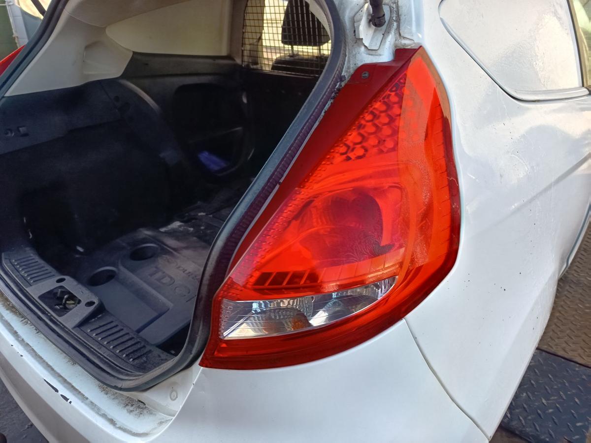 Ford Fiesta VII original R&uuml;ckleuchte rechts Heck/Schluss/Licht Bj 2011