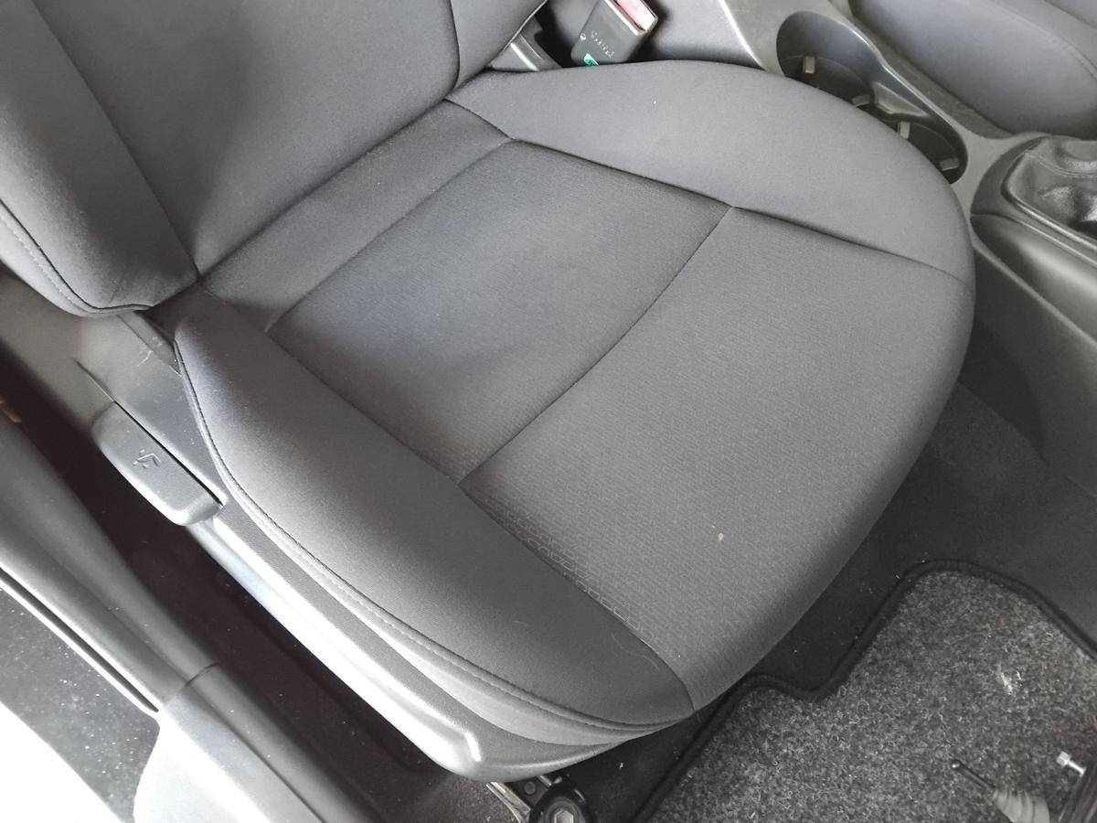 Hyundai i30 FD orig Sitz vorn rechts Beifahrersitz Stoff 5t&uuml;rig BJ2008
