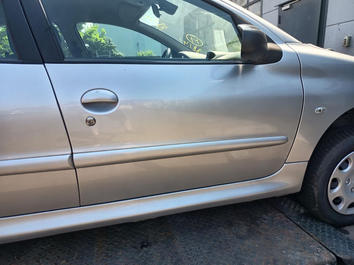 Peugeot 206 orig Tür vorn rechts Beifahrertür 5trg EZR Silber Bj 2005