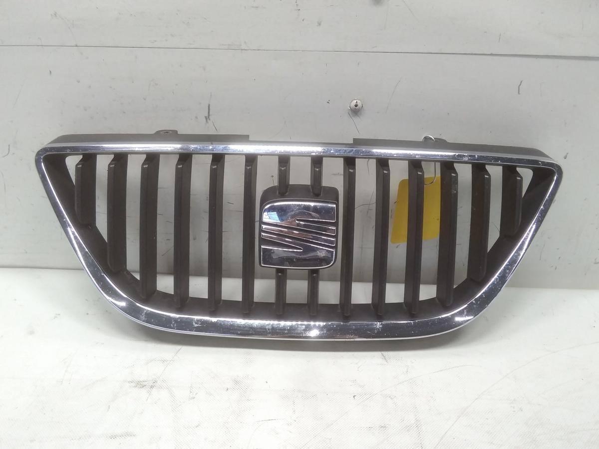 Seat Ibiza ST Kombi 6J original Kühlergrill mit Emblem Bj.2010