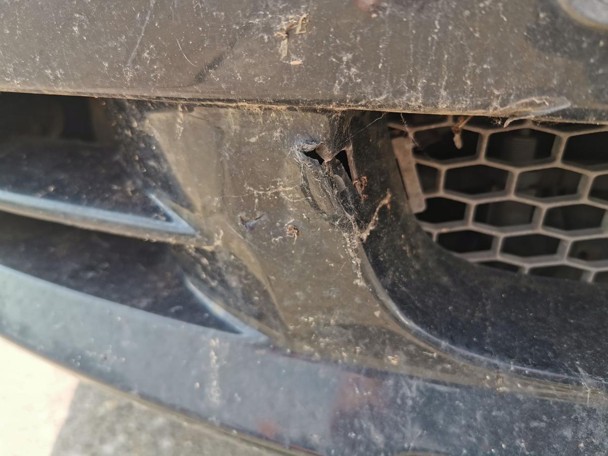 Hyundai Trajet FO Stosstange Stossfänger bumper vorn NSW Ebony Black BESCHÄDIGT