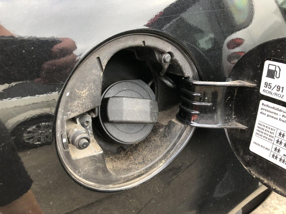 VW Polo 9N 9N1 Tankklappe Tankdeckel Tankverschluss LC9Z Black Magic Metallic