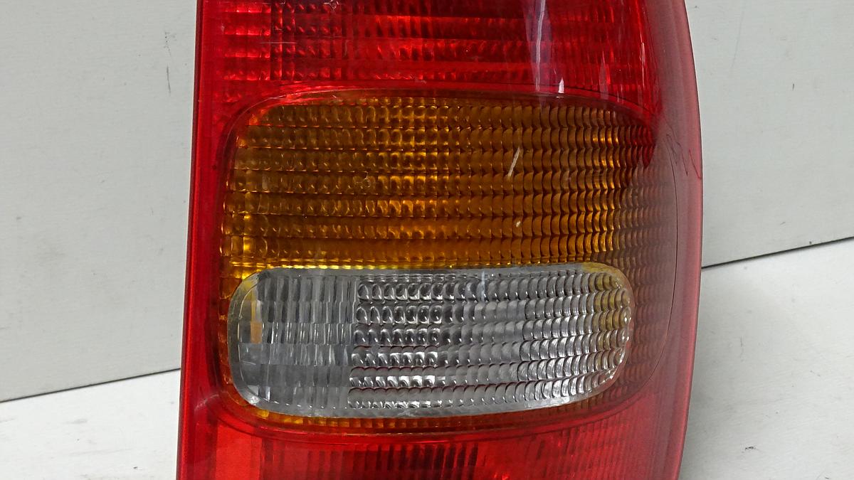 Opel Corsa B BJ1999 Rückleuchte Rücklicht rechts 5 Türig rot gelb