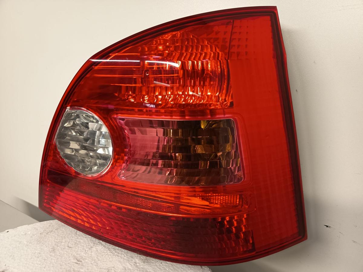 Honda Civic 5DR orig Rücklicht /Schlussleuchte rechts Bj 2001