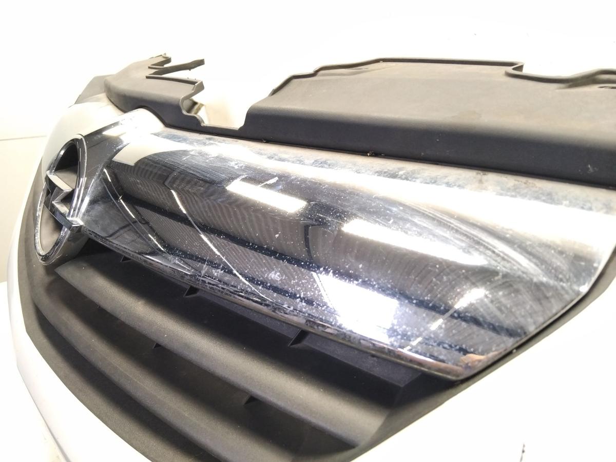 Opel Corsa D orig Sto&szlig;f&auml;nger Sto&szlig;stange vorn Z474 Casablancawei&szlig; BJ2010 m Grill