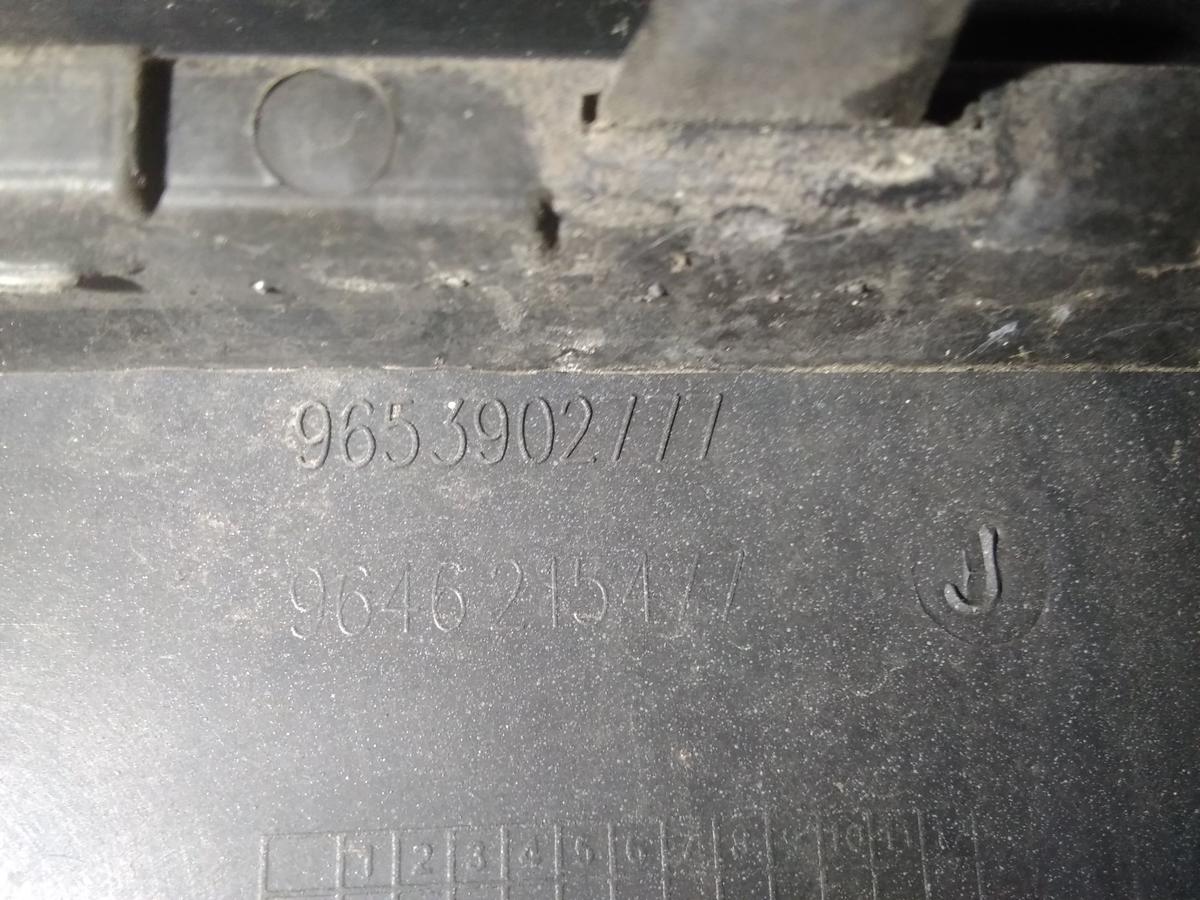 Citroen C4 original Stoßfänger Stoßstange vorn mit PDC und SRA Bj.2007 Citroen C4 original Stoßfänger Stoßstange vorn mit PDC und SRA Bj.2007