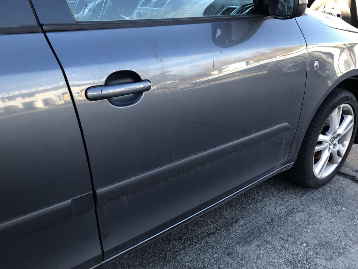 Skoda Fabia 5J T&uuml;r vorn rechts Beifahrert&uuml;r auch Kombi LF8J Antracit Grey