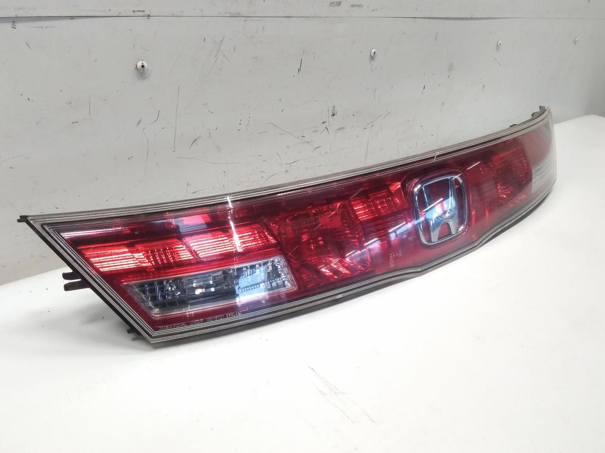 Honda Civic VIII FK original Rückleuchte Heckblende mitte BJ2008