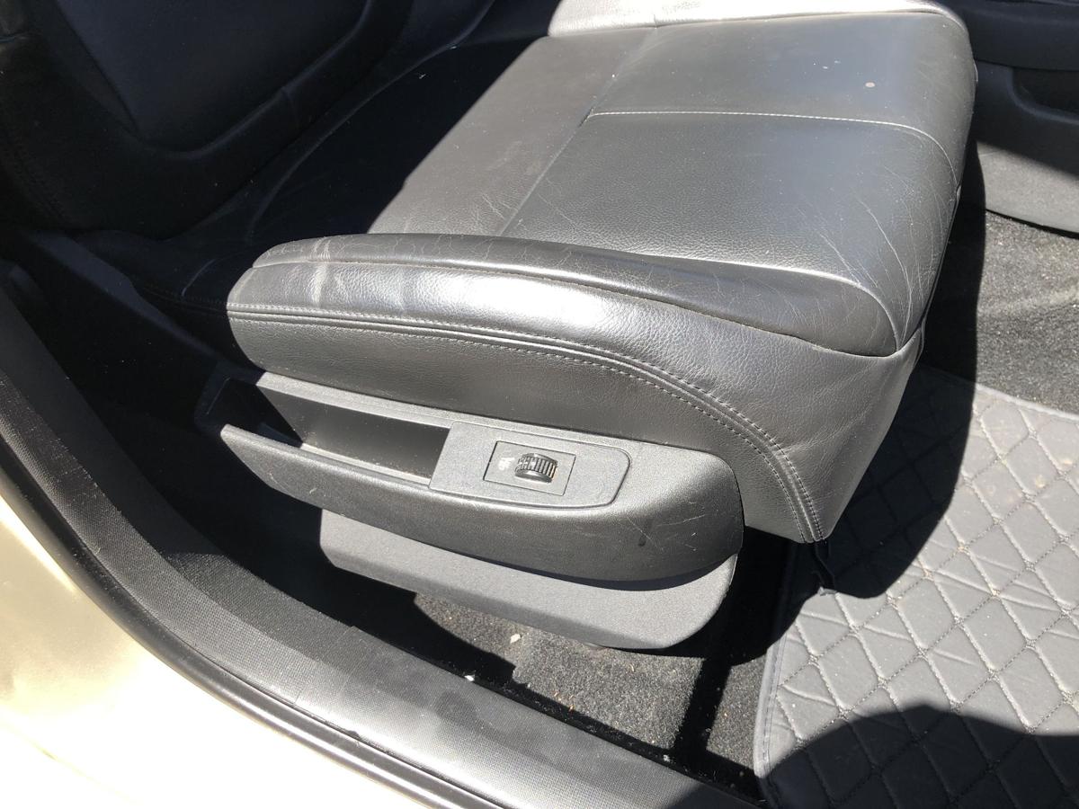 Citroen C4 Typ L Ledersitz vorn rechts Leder schwarz manuelle Verstellung