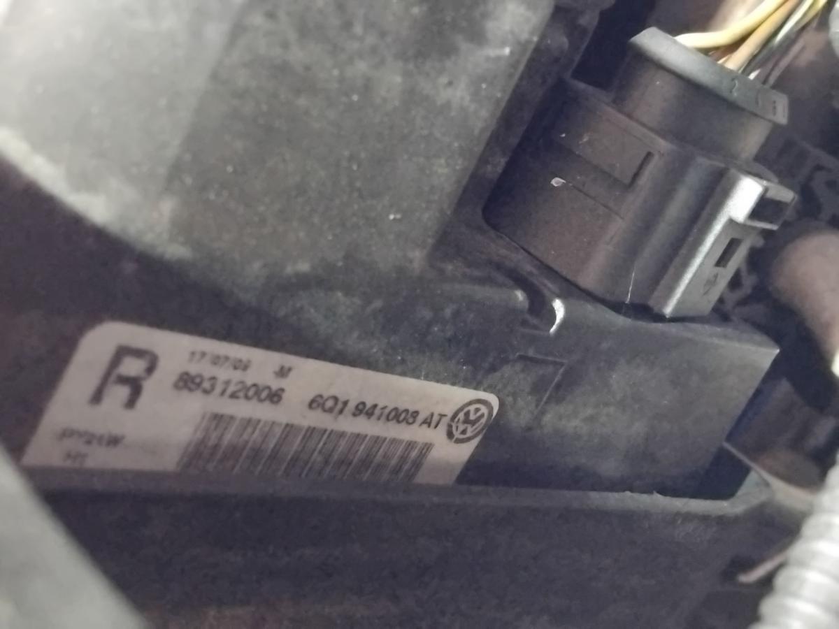 VW Polo 9N3 original Scheinwerfer rechts Halogen mit LWR BJ2009 6Q1941008AT