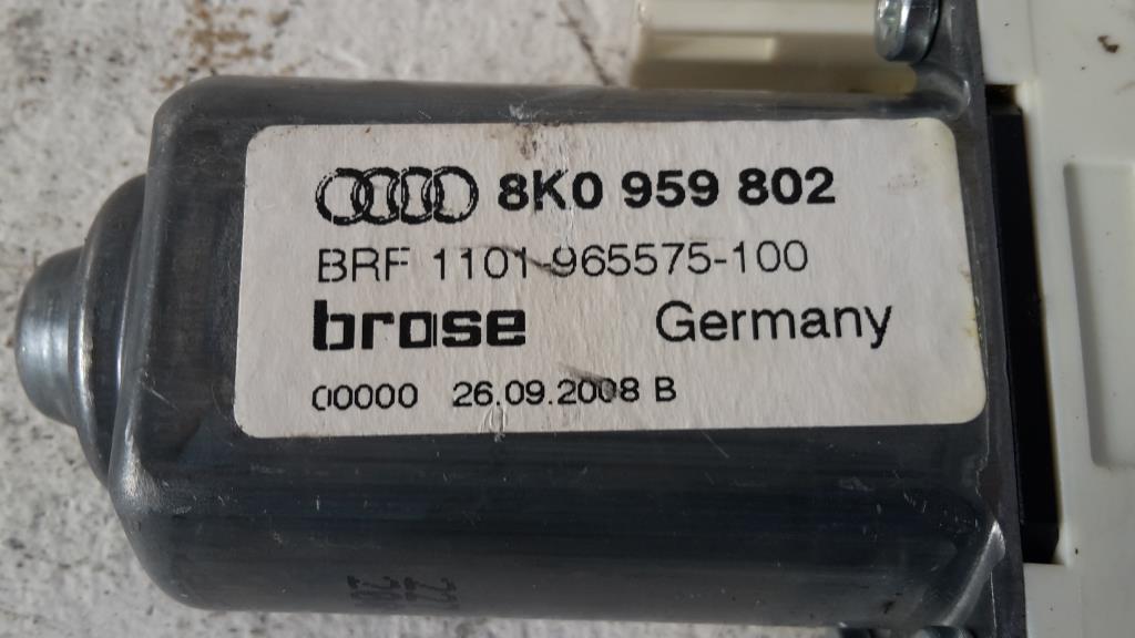 Audi A4 B8 8K Bj.08 original Fensterhebermotor vorn rechts 8K0959802