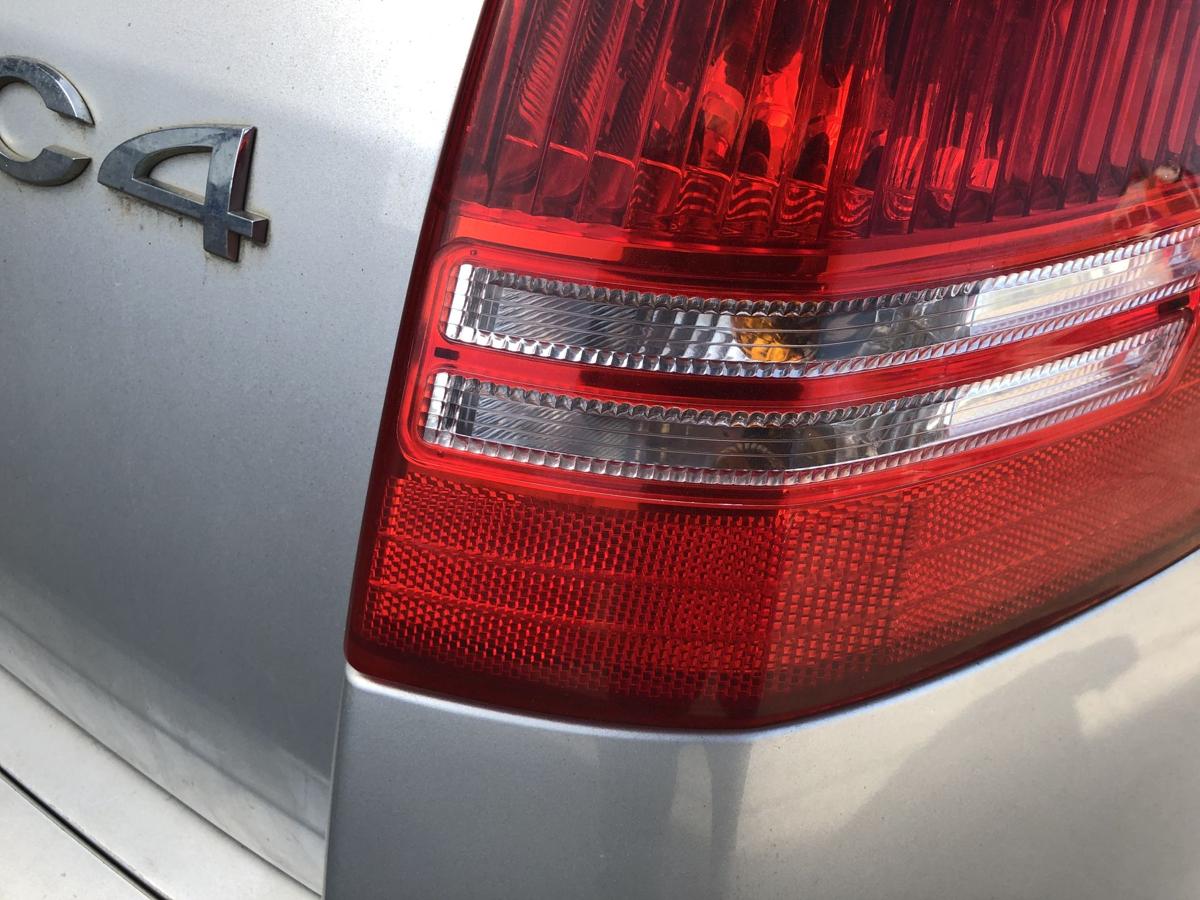 Citroen C4 Typ L R&uuml;ckleuchte rechts Ober- und Unterteil 5 t&uuml;rig R&uuml;cklicht