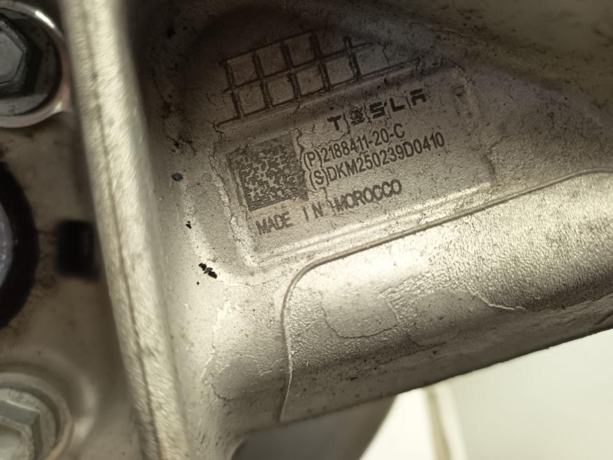 Tesla Model Y original Achsschenkel hinten links 218841120C Baujahr 2025