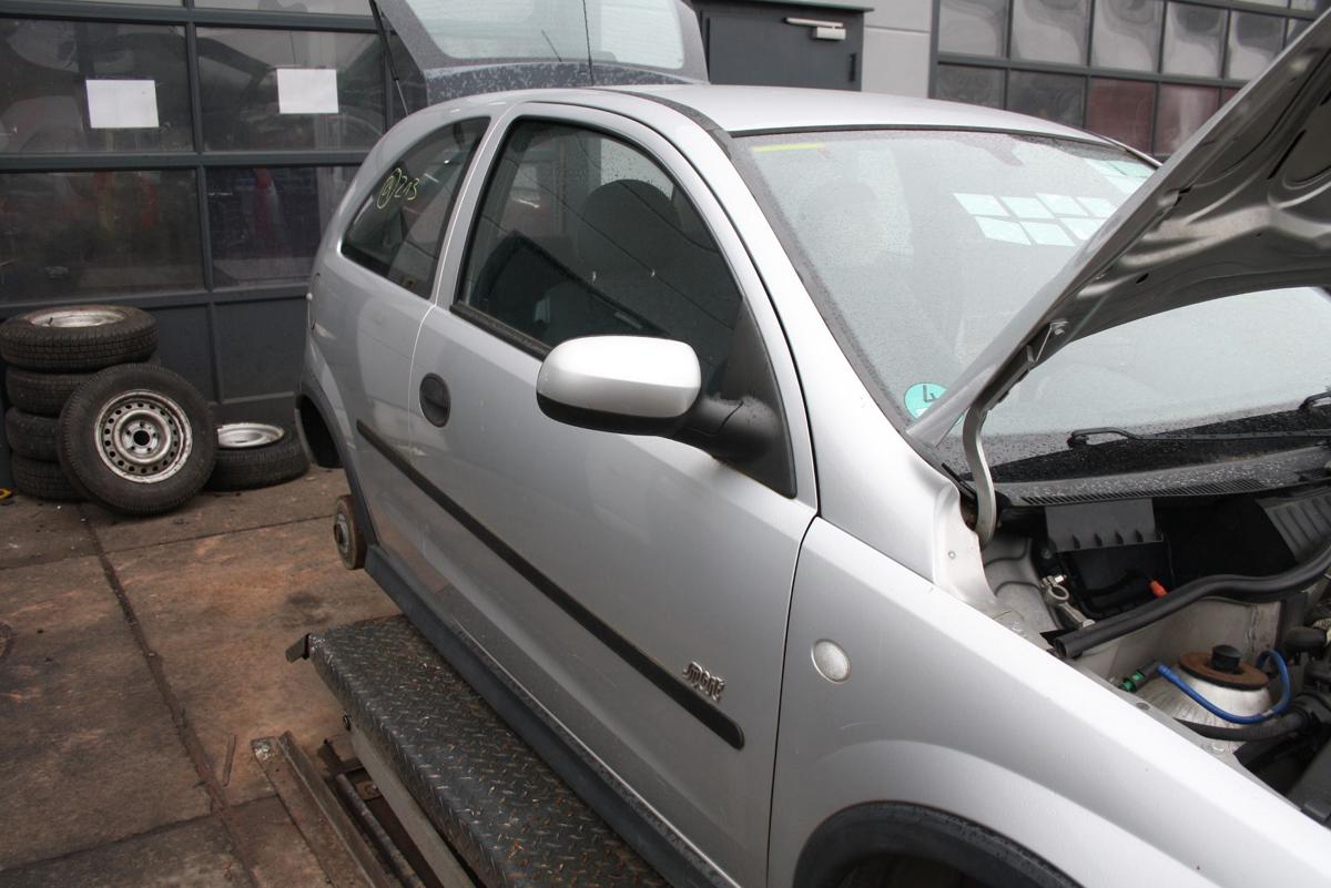 Opel Corsa C 3trg orig Tür rechts Beifahrer Z147 Starsilber Bj 2001