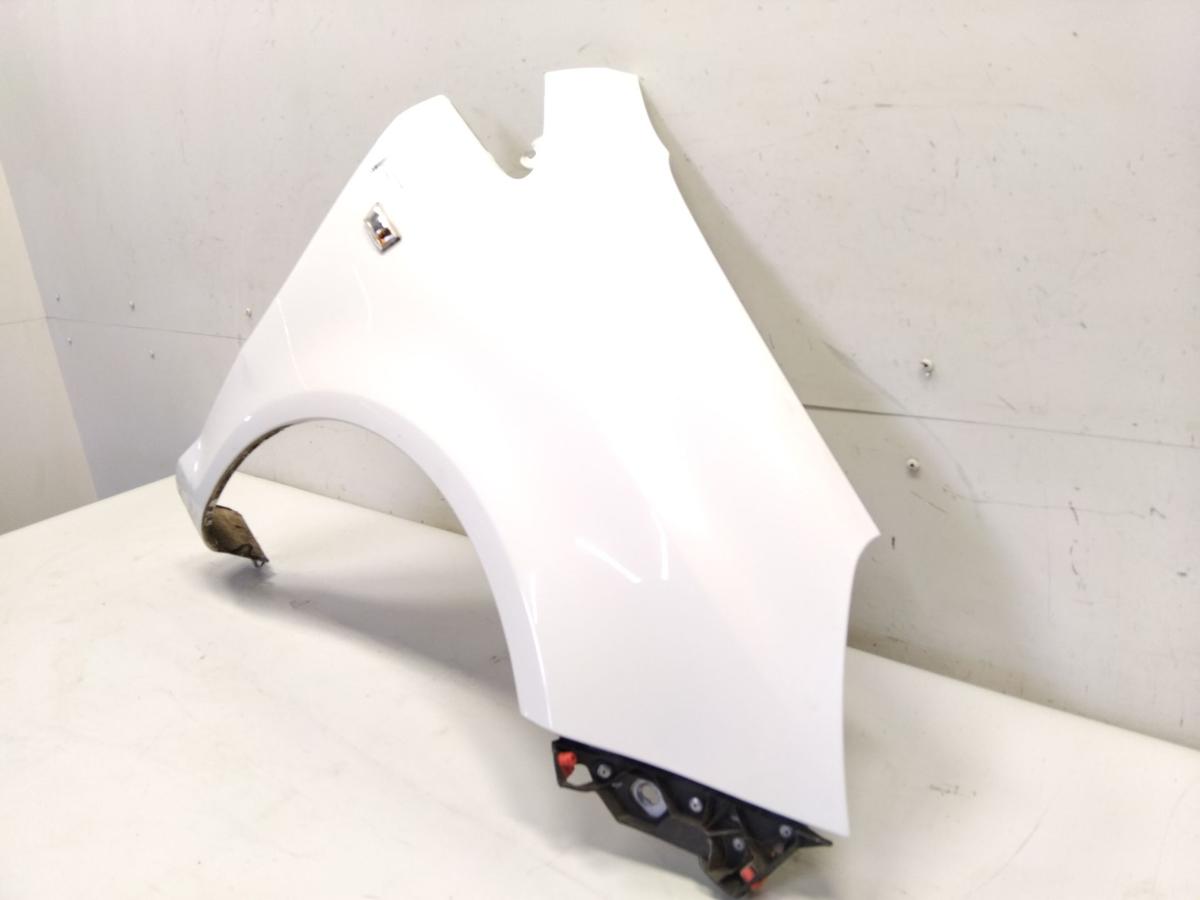 Opel Corsa D original Kotfl&uuml;gel vorn rechts Z474 Casablancawei&szlig; BJ2010