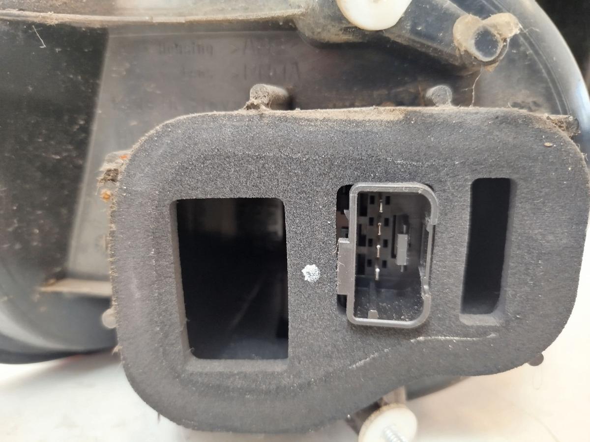 VW Golf Plus 5M R&uuml;ckleuchte au&szlig;en rechts R&uuml;cklicht Leuchte hinten LED