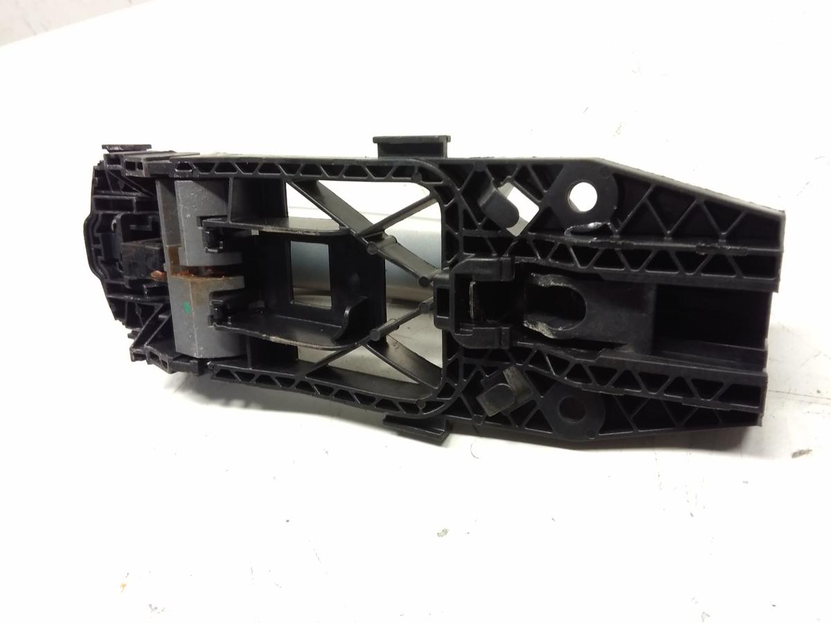 Skoda Citigo original T&uuml;raussengriff vorn rechts mit Tr&auml;ger/inlet BJ2013 LR7L