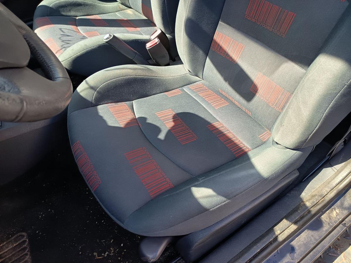 Renault Clio II orig Sitz vorn links 3-türer Fahrersitz klappbar Bj 2005