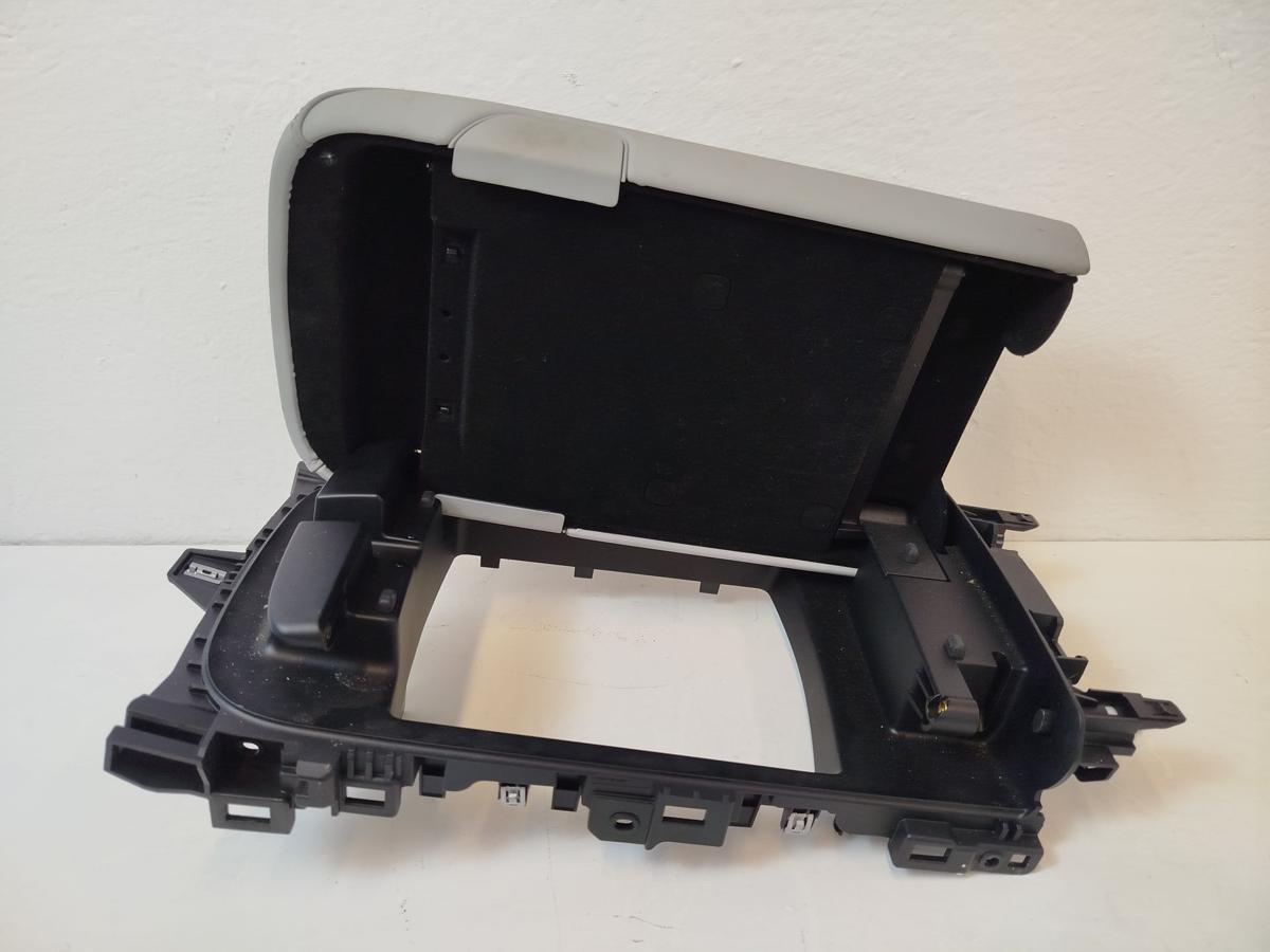 NIO EL6 Elektro SUV Deckel Mittelarmlehne vorn Kunstleder hellgrau